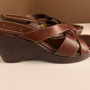 Women’s Access wedges by Liz Claiborne. Dark brown color.